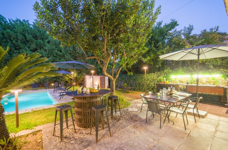 Outdoor kitchen-BBQ, pool, greenery, lounge, lawn