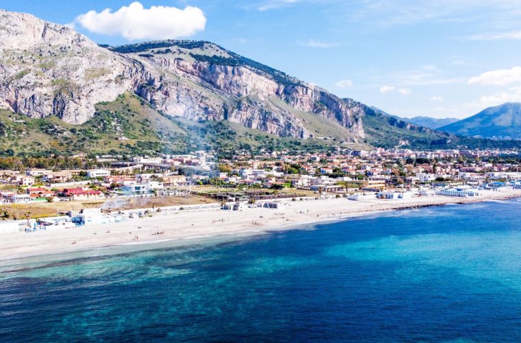 Many beaches within 5 km distance