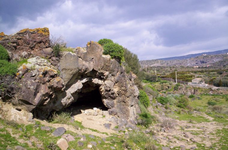 Prehistoric cave near the Saraceni bridge