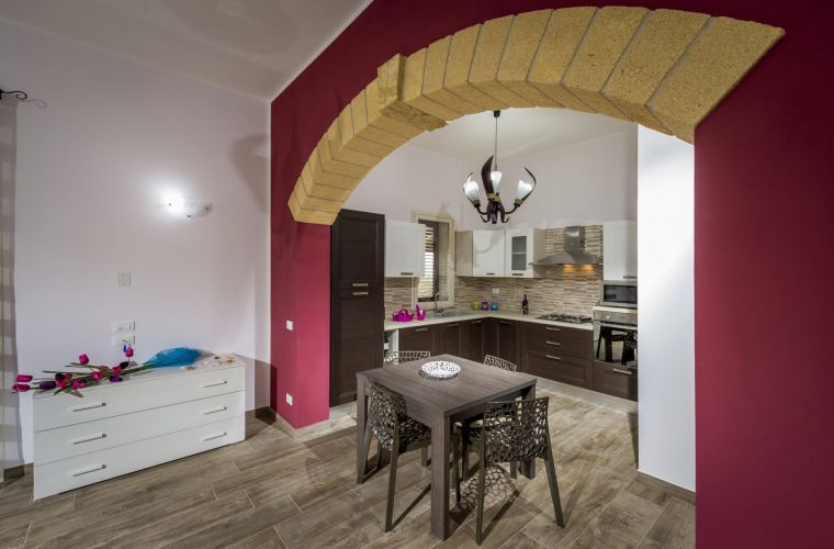 The newly built property, was realized using local and traditional Sicilian materials, as tuff and wood that make the rooms warm and cozy.