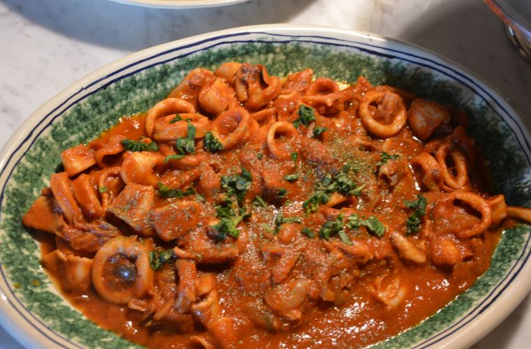 Mediterranean squids with home-made tomato sauce