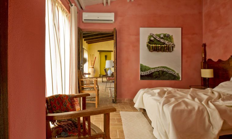 The warm colors of the walls, the wooden rustic furniture such as the wooden beams and the good taste of the owner will offer you the maximum pleasure and a comfortable stay.