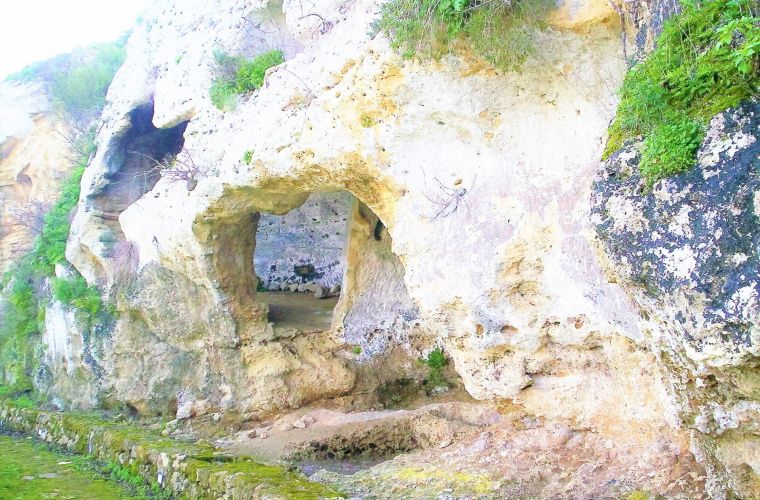 Coste di Santa Febronia: access to a cave