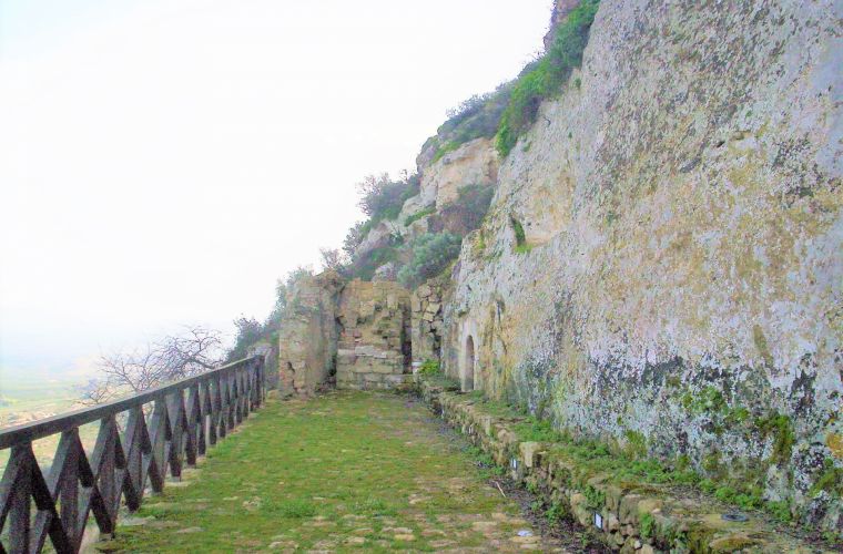 Coste di Santa Febronia: path along the mountain
